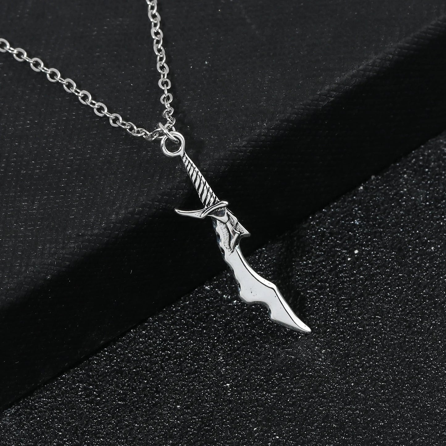 Sung Jin Woo | Necklace