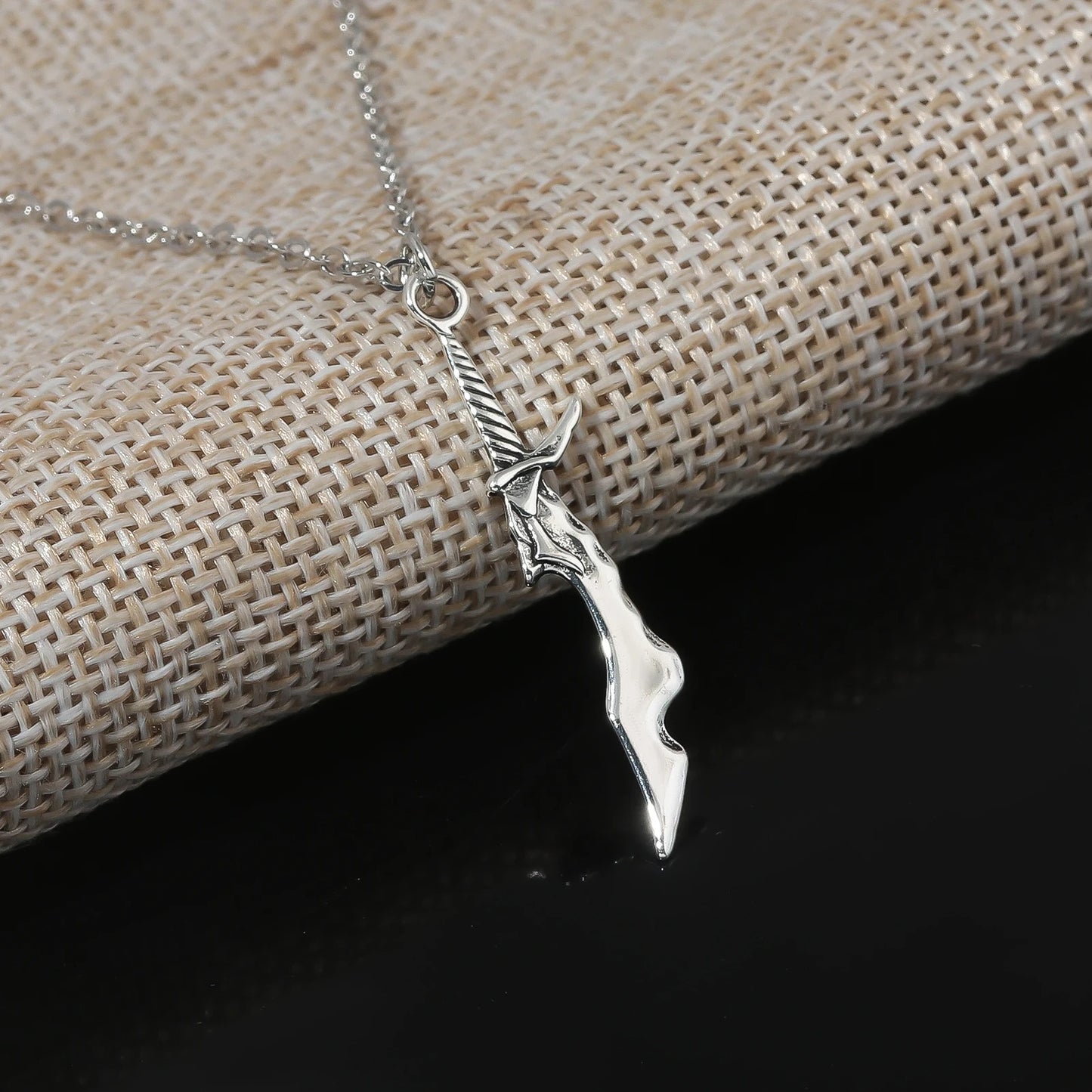 Sung Jin Woo | Necklace